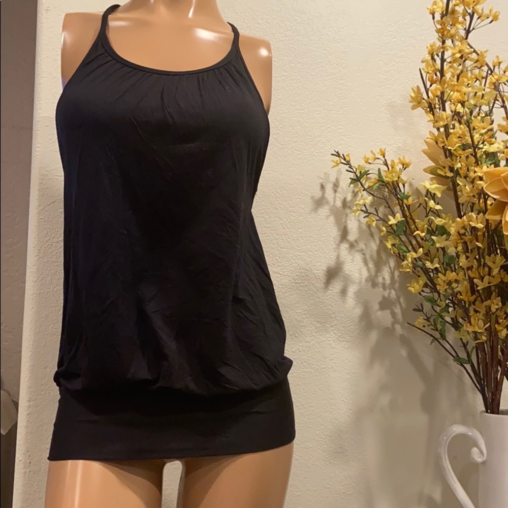 Lululemon no límits black top Sz 4(1)